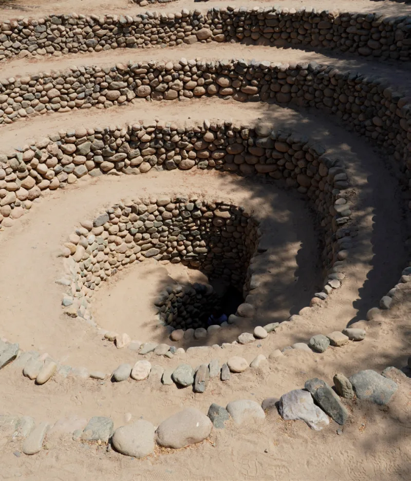 Respiradero en espiral de piedra en los Acueductos de Cantalloc.